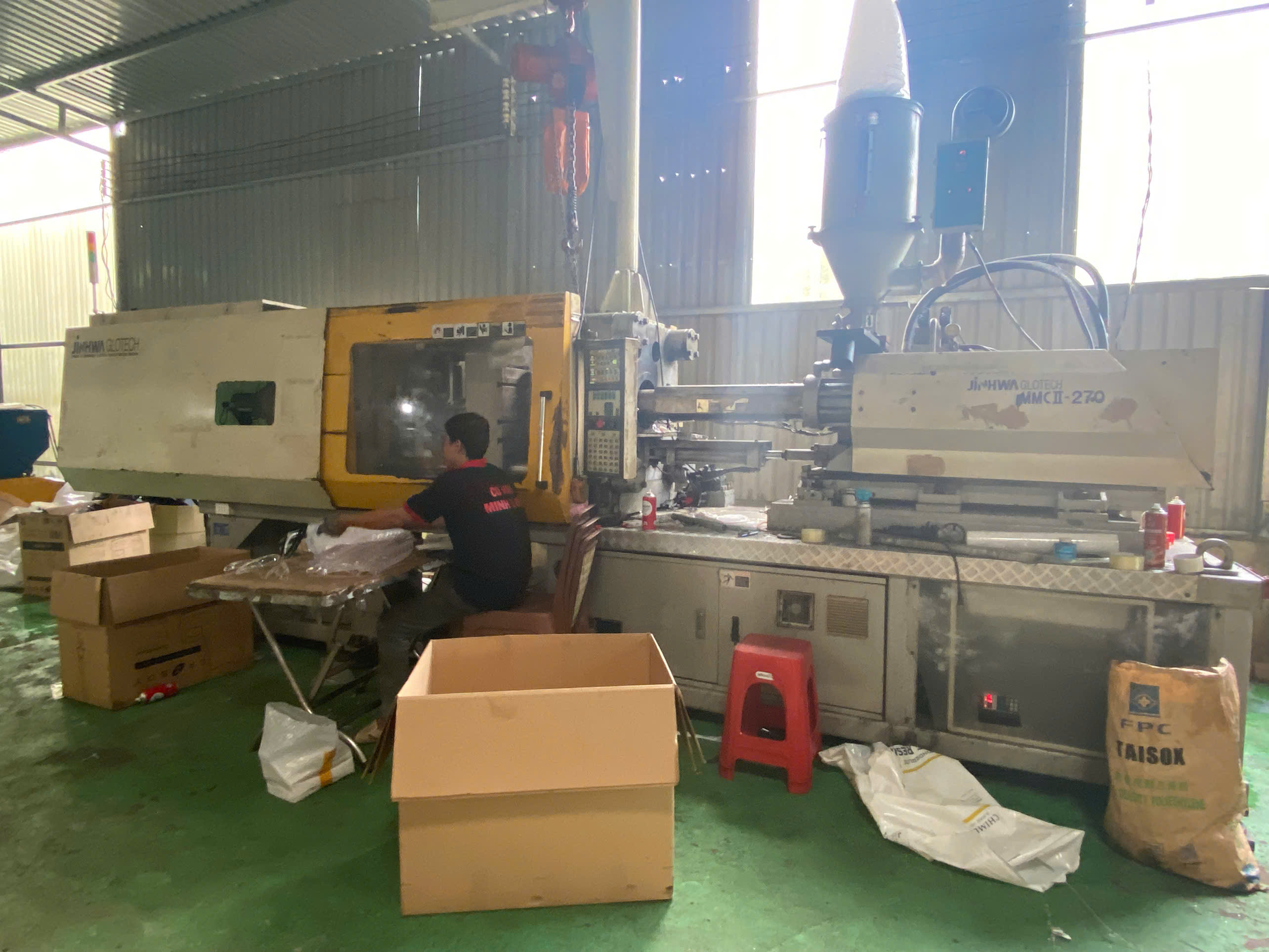 Injection molding machine 2.jpg